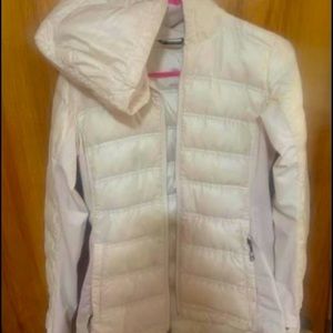 Woman’s Spyder light weight hooded jacket, size small